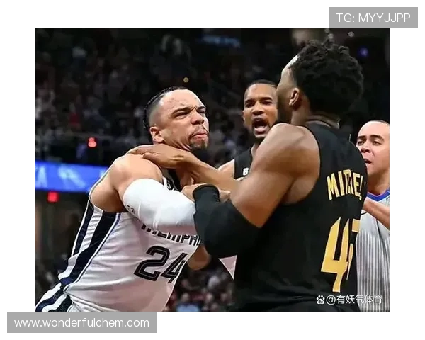 狄龙被弃事件背后灰熊打压的深层动机与隐藏策略解析 狄龙被弃事件背后灰熊打压的深层动机与隐藏策略解析